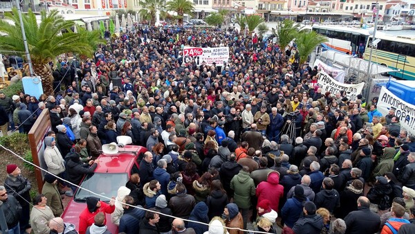 Κλειστά καταστήματα και διαδηλώσεις για τον ΦΠΑ στα νησιά του βορείου Αιγαίου