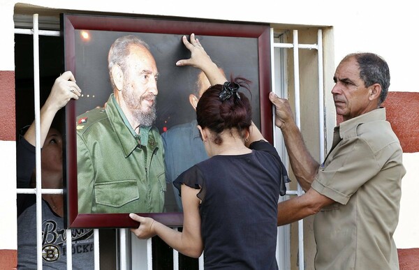 Η τέφρα του Φιντέλ Κάστρο στο Σαντιάγο ντε Κούβα για τον τελευταίο αποχαιρετισμό