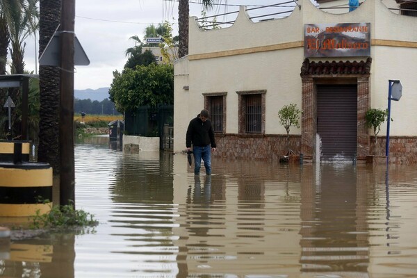 Κατακλυσμιαίες πλημμύρες πλήττουν την ανατολική Ισπανία- Τουλάχιστον 3 νεκροί