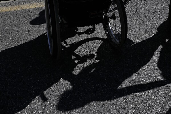 Τα δικαιώματα των ατόμων με αναπηρία ή μειωμένη κινητικότητα όταν ταξιδεύουν με αεροπλάνο