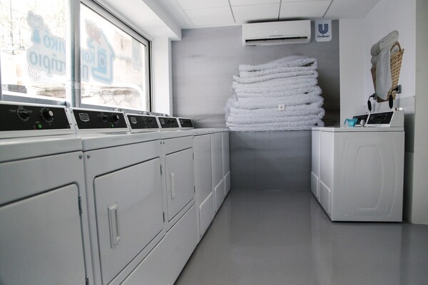 Άνοιξε σήμερα το πρώτο Κοινωνικό Πλυντήριο στην Αθήνα