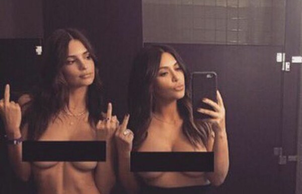Ξανά γυμνή, αλλά με παρέα, η Κardashian - Selfie με το μοντέλο Emily Ratajkwoski και μήνυμα για τη γυναικεία σεξουαλικότητα
