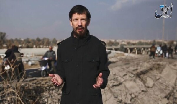 Βρετανός δημοσιογράφος -όμηρος των τζιχαντιστών από το 2012- εμφανίζεται σε βίντεο προπαγάνδας στη Μοσούλη