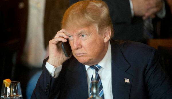 Ευγενικό τηλεφώνημα χαρακτηρίζεται το πρώτο «διπλωματικό επεισόδιο» του Τραμπ