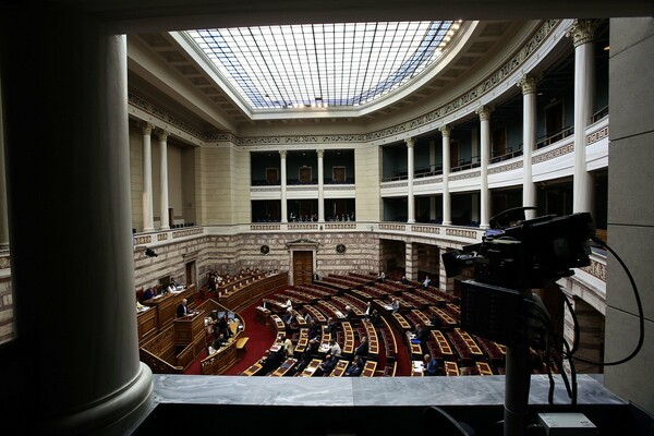 Βουλή: Ψηφίστηκε η ρύθμιση για την τρίμηνη παράταση για τις δηλώσεις «πόθεν έσχες»