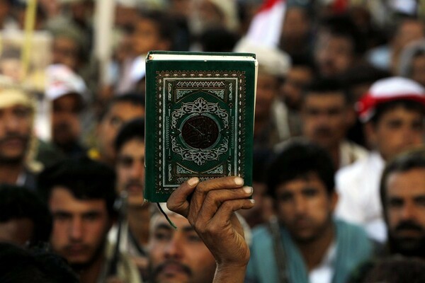 Δανός έκαψε το Κοράνι και ανέβασε βίντεο στο Facebook με μήνυμα «Ναι στην Ελευθερία, Όχι στο Ισλάμ»