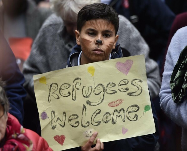 Ασυνόδευτα προσφυγόπουλα προσέφυγαν στη δικαιοσύνη κατά της υπουργού Εσωτερικών της Βρετανίας