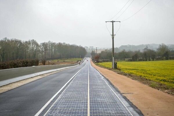 H Γαλλία εγκαινίασε τον πρώτο δρόμο στον κόσμο στρωμένο με φωτοβολταϊκά