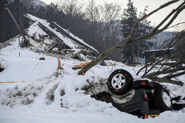 Ιταλία: Drone κατέγραψε εικόνες καταστροφής στο ξενοδοχείο που καταπλακώθηκε από 60.000 τόνους χιονιού