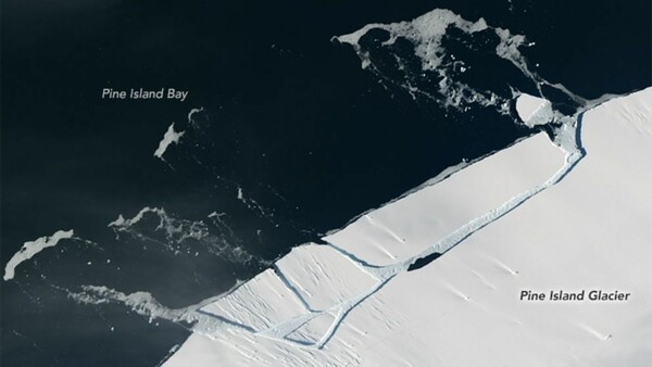 Παγόβουνο στο μέγεθος του Μανχάταν μόλις αποκολλήθηκε από την Ανταρκτική και αυτό είναι μόνο η αρχή