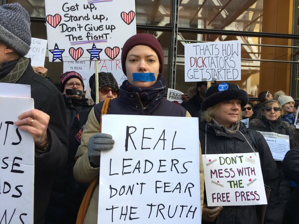 ΗΠΑ: Πρώτη διαδήλωση υπέρ του Τύπου μπροστά από τα γραφεία των New York Times