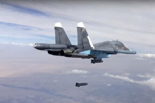 Συρία: Ρωσικά αεροσκάφη σφυροκοπούν την πόλη Ντέρα