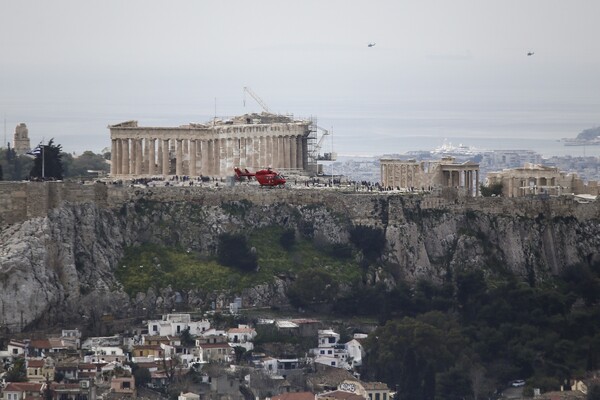 Φωτογραφίες: Mαχητικά αεροσκάφη και ελικόπτερα πάνω από τον Ακρόπολη για την πρόβα της παρέλασης