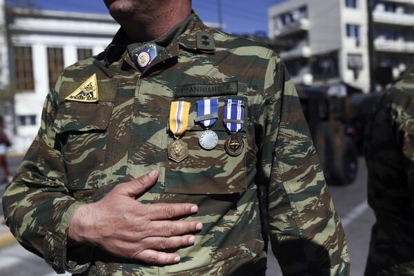 F-16, τανκς, εύζωνες και πεζοναύτες στην παρέλαση της 25ης Μαρτίου