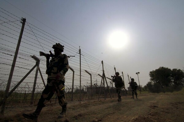 Το Πακιστάν κατασκευάζει φράχτη στα σύνορά του με το Αφγανιστάν