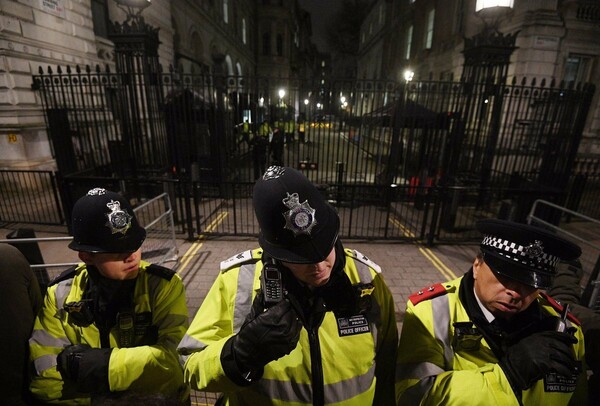 Βρετανία: Η αστυνομία συνέλαβε εννέα ύποπτους για τον άγριο ξυλοδαρμό ενός 17χρονου Κούρδου στο Λονδίνο