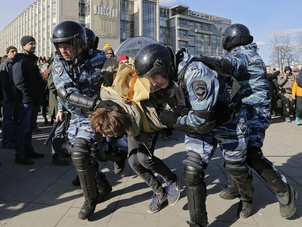 Η Ρωσία απορρίπτει τις εκκλήσεις ΗΠΑ και ΕΕ για απελευθέρωση των διαδηλωτών