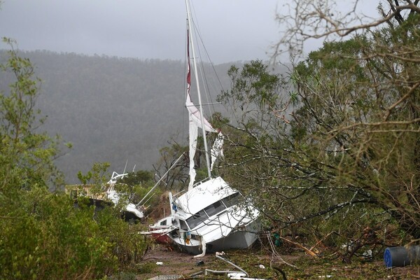 O κυκλώνας Ντέμπι σάρωσε τη βόρεια Αυστραλία προκαλώντας μεγάλες καταστροφές
