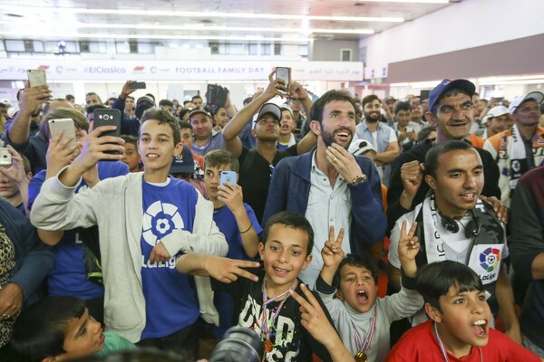 1000 πρόσφυγες στη Θεσσαλονίκη ετοιμάζονται να δουν το Ρεάλ Μαδρίτης - Μπαρτσελόνα