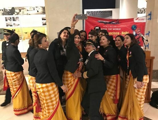 Η Air India πραγματοποίησε την πρώτη πτήση στον κόσμο με αποκλειστικά γυναικείο πλήρωμα