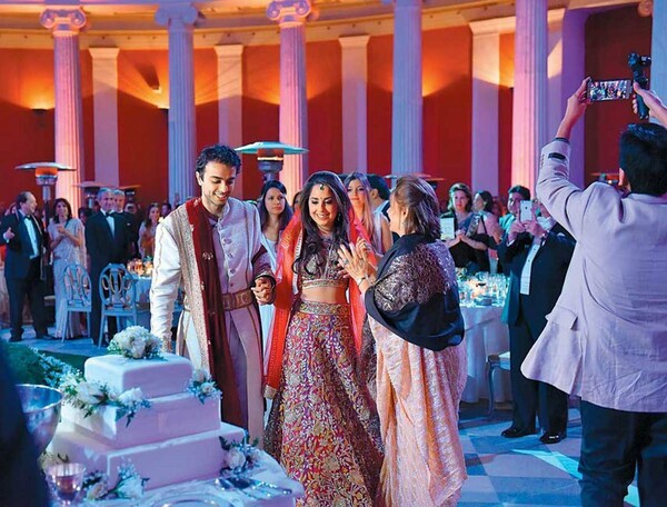 Κυκλοφόρησε το εντυπωσιακό βίντεο από τον ινδικό γάμο της χλιδής που έγινε στο κέντρο της Αθήνας