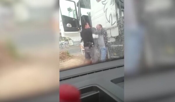 Οργή προκαλεί βίντεο που δείχνει τον ξυλοδαρμό ενός Παλαιστίνιου οδηγού από Ισραηλινό αστυνομικό