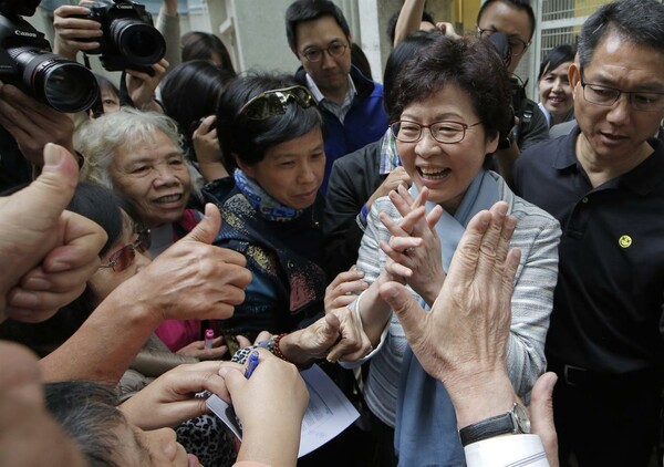 Μια εκλεκτή του Πεκίνου, επικεφαλής της κυβέρνησης του Χονγκ Κονγκ
