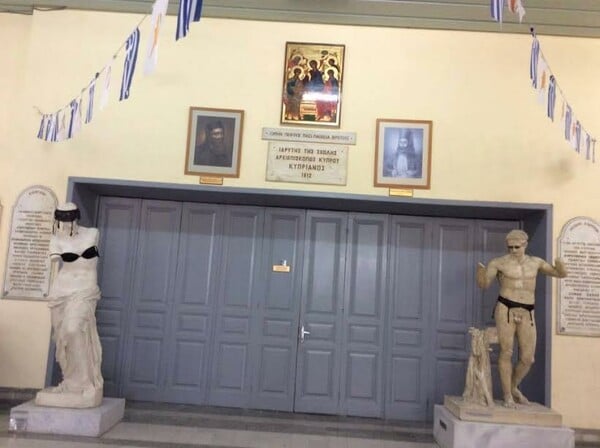 Κύπρος: Έβαλαν ζαρτιέρες και προφυλακτικά σε αγάλματα του Παγκύπριου Γυμνασίου