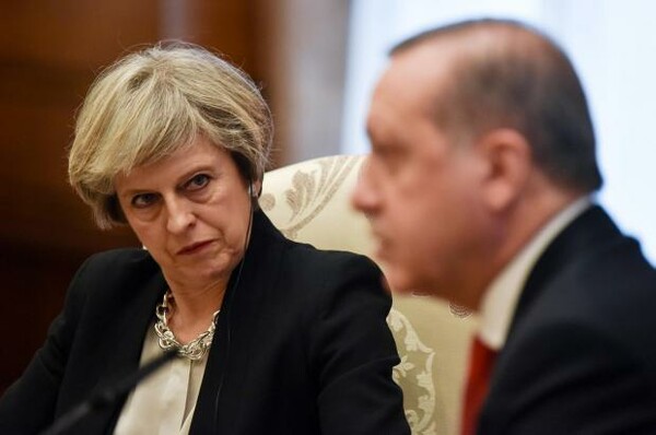 O Ερντογάν συλλυπάται τους Βρετανούς για την επίθεση
