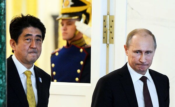 Στη Μόσχα ο Ιάπωνας Πρωθυπουργός για συνάντηση με τον Πούτιν
