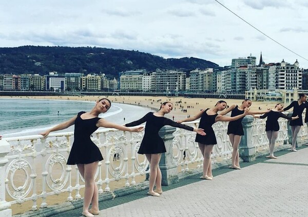 1500 μπαλαρίνες χόρεψαν σε μια παραλία της Ισπανίας