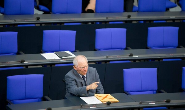 Γερμανοί βουλευτές διαφωνούν με τον Σόιμπλε: Ζητούν έγκριση της Bundestag για τη συμφωνία του Eurogroup