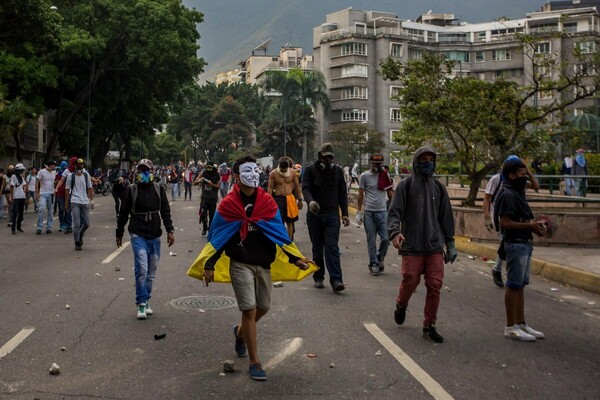 Βενεζουέλα: Η αντιπολίτευση οργανώνει νέες διαδηλώσεις έξω από τις φυλακές