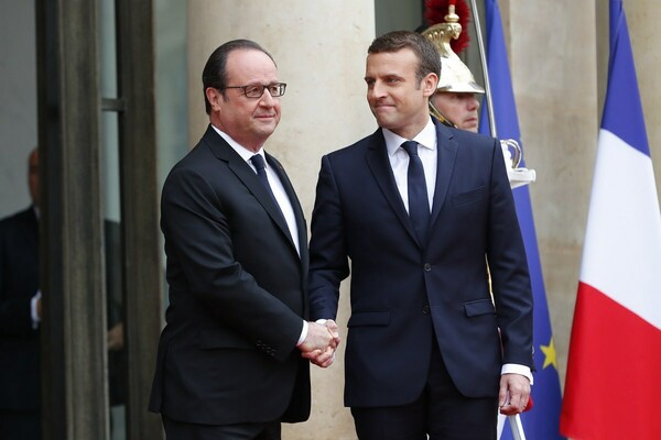 Στο Μέγαρο των Ηλυσίων για να ορκιστεί νέος πρόεδρος της Γαλλικής Δημοκρατίας ο Μακρόν