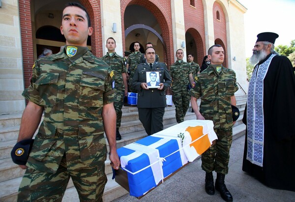 Φωτογραφίες από την τελετή παραλαβής των λειψάνων 17 Ελλήνων στρατιωτικών στη Λευκωσία