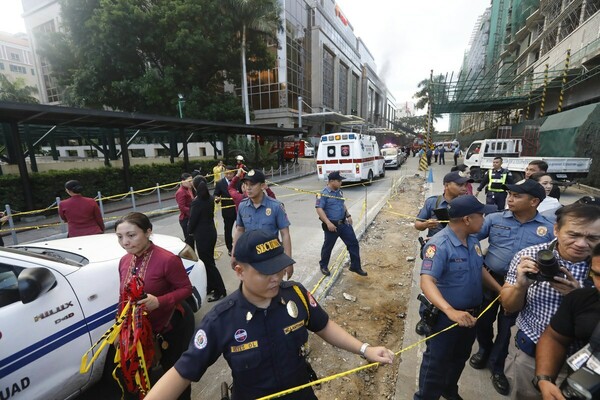 36 νεκροί από την επίθεση στην Μανίλα - Ο δράστης αυτοπυρπολήθηκε