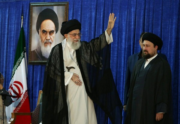 Αγιατολάχ Αλί Χαμενεϊ: Η Δύση άναψε μόνη της τη φωτιά με το Ισλαμικό Κράτος