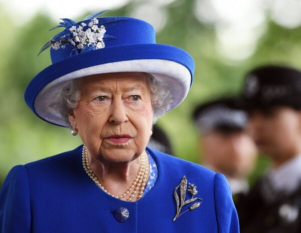 Μήνυμα της βασίλισσας Ελισάβετ για τα επίσημα γενέθλιά της: Η χώρα δοκιμάζεται αλλά μένει ακλόνητη