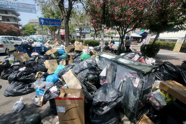Συνεχίζει τις κινητοποιήσεις η ΠΟΕ-ΟΤΑ - Τουλάχιστον μέχρι την Πέμπτη τα σκουπίδια στους δρόμους