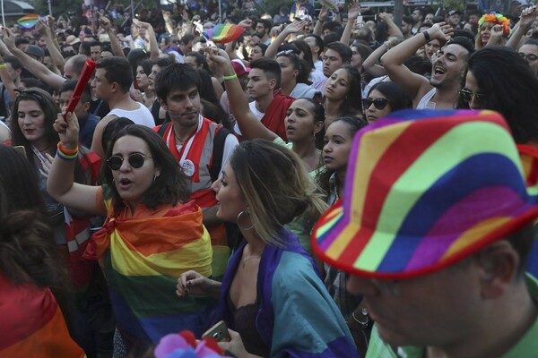 Η Μαδρίτη υποδέχεται το World Pride Parade, τη μεγαλύτερη παγκοσμίως πορεία Υπερηφάνειας