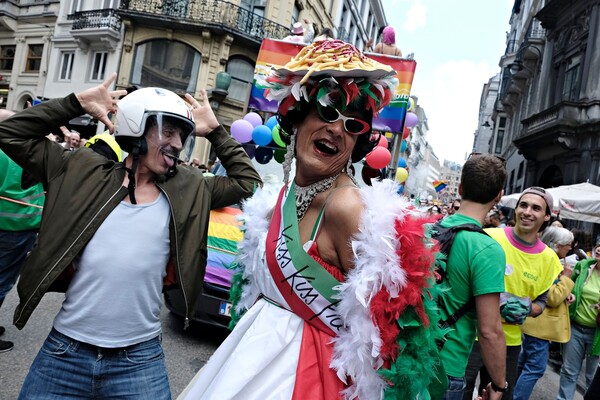 30 φωτογραφίες από το street party του Pride στις Βρυξέλλες