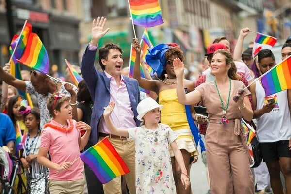 Όλη η οικογένεια Τρουντό στην κεφαλή του Gay Pride στο Τορόντο