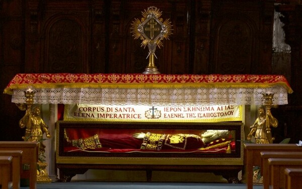 Η Εκκλησία ανακοίνωσε ότι φέρνει το λείψανο της Αγίας Ελένης από τη Βενετία
