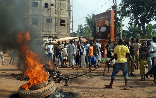 Κεντροαφρικανική Δημοκρατία: Σφοδρές συγκρούσεις μαχητών- Τουλάχιστον 300 νεκροί και 100.000 εκτοπισμένοι