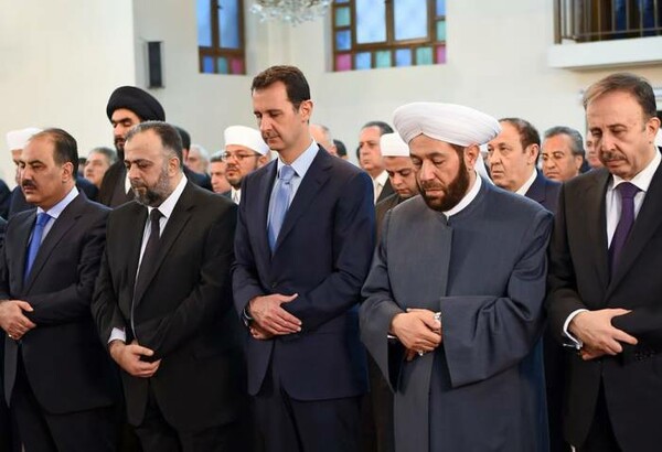 Ο Άσαντ επιστρέφει με αυξημένη αυτοπεποίθηση-Σπάνια εμφάνιση του σε γιορτή μακριά από τη Δαμασκό