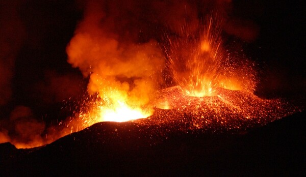 Ιταλία: Ανήσυχοι οι επιστήμονες προειδοποιούν για κίνδυνο έκρηξης υπερ-ηφαιστείου