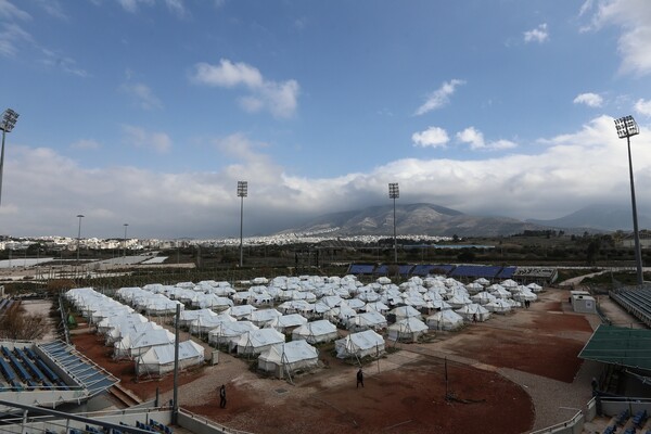Ετοιμάζεται η εκκένωση του Ελληνικού - Τι καταγγέλλει το Ελληνικό Συμβούλιο για τους Πρόσφυγες