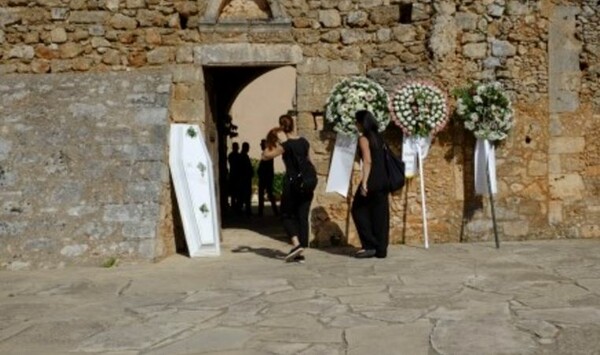 Το «τελευταίο αντίο» στη Μαίρη Τσώνη - Κηδεύτηκε στην Κρήτη η ηθοποιός και τραγουδίστρια
