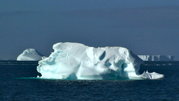 Θέλουν να ρυμουλκήσουν στα Αραβικά Εμιράτα παγόβουνο από την Ανταρκτική για να αντιμετωπίσουν τη λειψυδρία