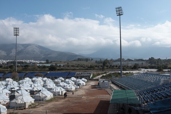 Ετοιμάζεται η εκκένωση του Ελληνικού - Τι καταγγέλλει το Ελληνικό Συμβούλιο για τους Πρόσφυγες